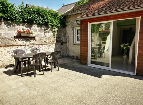 Gîte tout inclus au cœur de Descartes, idéal pour familles, proche sites touristiques, confort assuré - FR-1-381-586