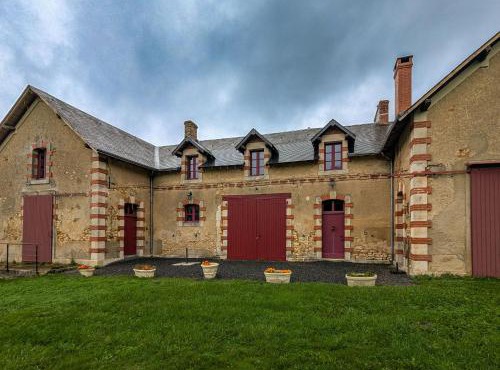 Gîte unique dans propriété historique avec musée, proche Châteauroux, 4 chambres, cheminée, fibre, parking. - FR-1-591-49