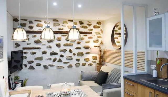 Gîte urbain ancienne écurie au centre ville et PARKING