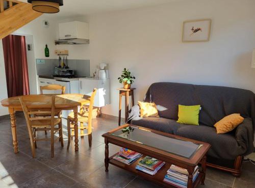 Gîte Volcans - 1-4 pers, au calme à 20 mins de Vulcania, Puy-de-Dôme et Lemptegy, 35 mins du Mont Dore et du Sancy