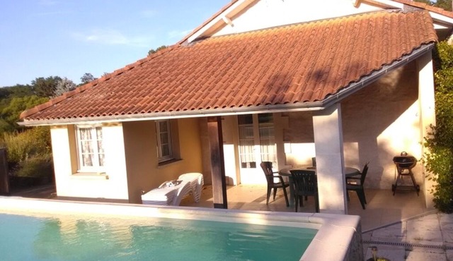 Gîte3,piscine Chauffée,en Pleine Campagne,à 60 km D'angoulême, Bordeaux,cognac