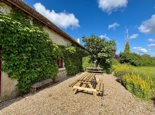 Gîtes avec piscine partagée dans la Brenne, proche sites historiques - FR-1-591-120