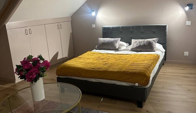 Gîtes by Hôtel Les Reflets Jaunes