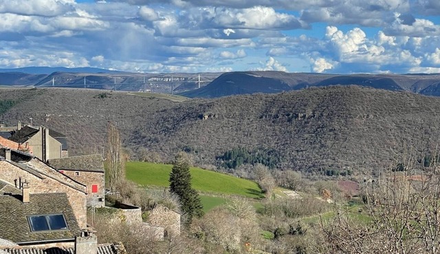 Gîtes Cantou du Viaduc 16 Personnes - Aveyron - Montjaux - vue Viaduc de Millau
