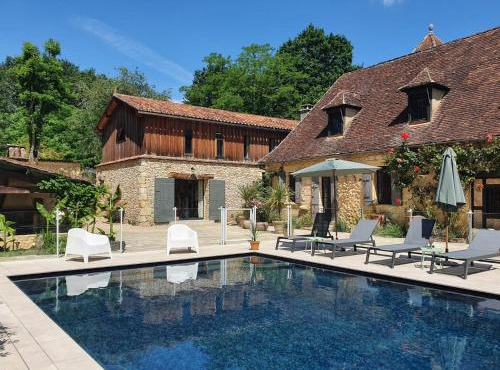 Gîtes de Charme "LE BIBENDÔME" et "LES MOTS BLEUS en pleine forêt