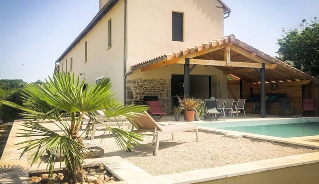 Gîtes de France® - La Grange du Méandre with massage area