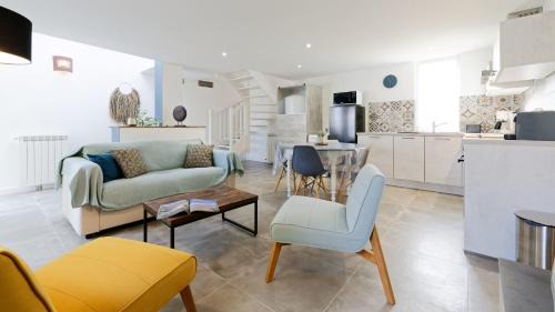 Gîtes de groupes & piscine de la Maison Bleue du Gers