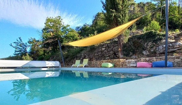 Gîtes en Pleine Nature Dans un Hameau Authentique. Vue Exceptionnelle.piscine