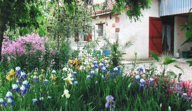 Gîtes fleuris du "Pinte" GOUTZ in Lomagne gersoise