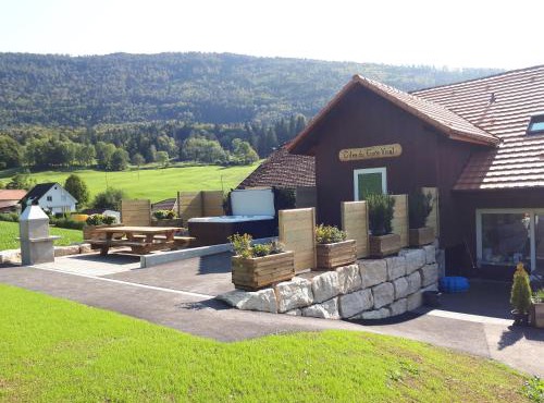 gîtes gorevirat 2 appartements avec jacuzzis et terrasses privatives pour chaque appartement