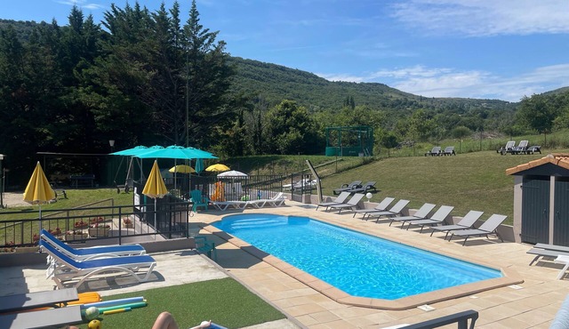 Gîtes PISCINE + JEUX SOLARIUM relaxation - 59m² - ARDÈCHE Sud