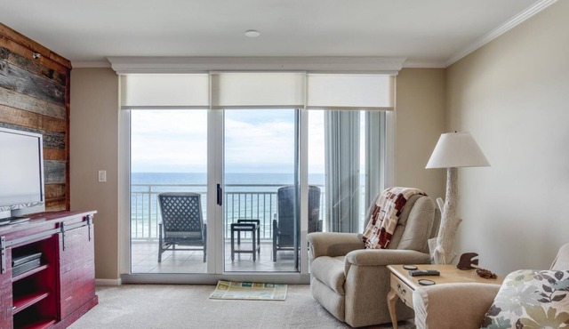 G-823 Beautiful views of the gulf await you from the balcony!