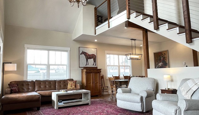 G.F. Wiard House- Renovated Historic Home, Walk to Downtown Cody, Pet Friendly