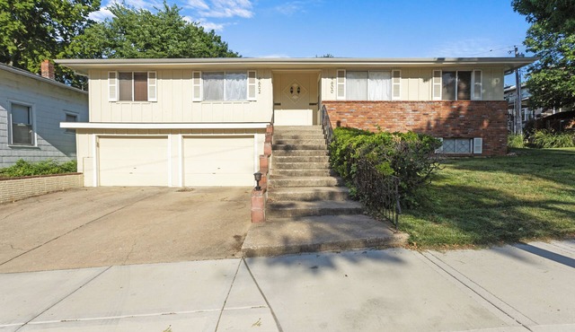 G Fiber, Full Kitchens, King beds, Washer/Dryer, Patio BBQ, Garage Parking