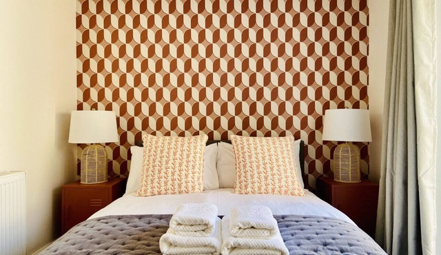 G/Floor Bed+Bath | Garden | Pets | Parking+EV Charger