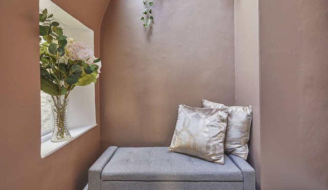 Grand Sally Lunn's Maisonette Is Your Family Spot!