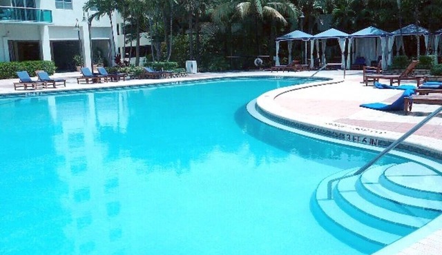 G - Walk to beach! Beautiful Pool and Tennis Courts