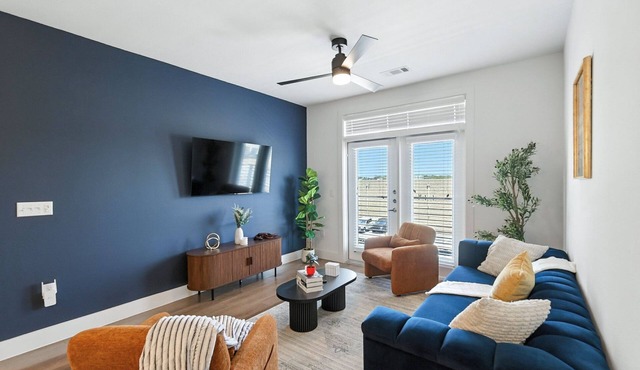G43 Upscale 2B Condo Pool & Gym by Traveller's Comfort in Downtown Fort Worth