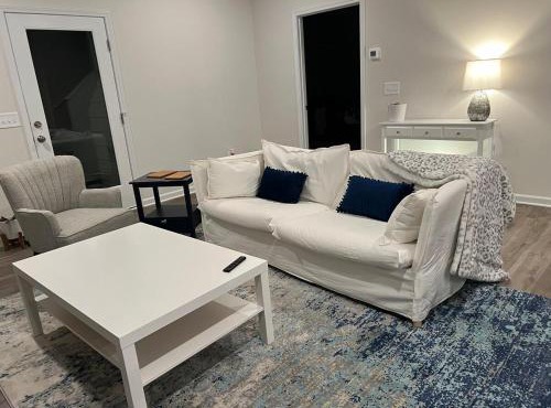 GA- Comfy peaceful and modern second floor