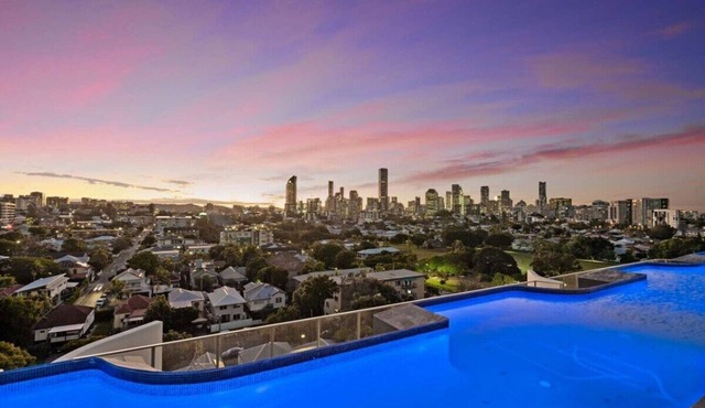 Gabba Oasis - Luxury 3BR Apt & Pool