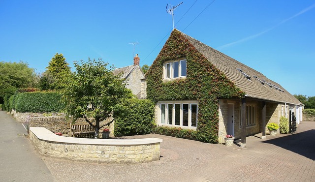 GABLES COTTAGE, family friendly, character holiday cottage in Bibury