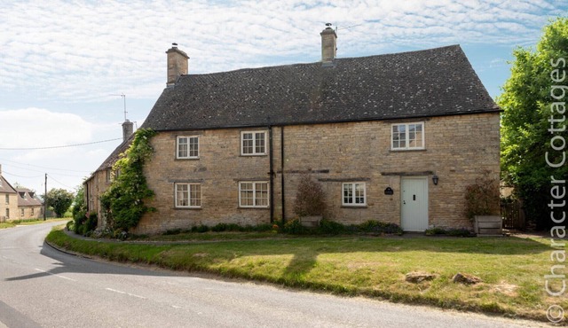 GABLES COTTAGE, pet friendly in Churchill, Oxfordshire