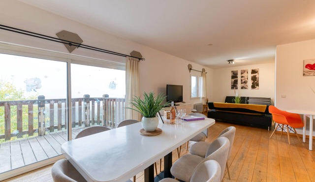 Gaboureaux Apartment with Mountain View, Private Terrace, at the Foot of the Slopes