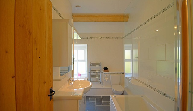 Gadlys Farmhouse and Cottage Combined - sleeps 12 guests in 6 bedrooms