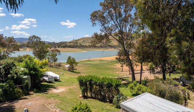 Gafia: 3 BR, 3 BA Cottage in Bonnie Doon, Sleeps 10