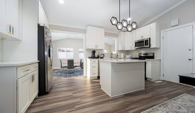 Gahanna Family-Friendly 4BR Retreat King Bed