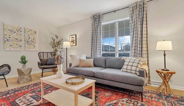 Gahanna Farmhouse - 4 Bed 2 Bath - INTEL