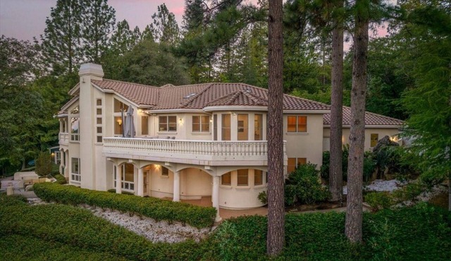 Gaia Lux Vacation & Retreat CenternGrand Home for Family Reunions, Great for Ski