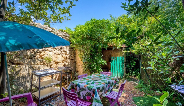 Gaia with garden and air conditioning