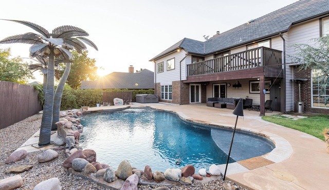 GAILLARDIA COUNTRY CLUB⛳THREE KING BEDS🛏️HEATED POOL🏊HOT TUB♨️POOL TABLE🎱🏀