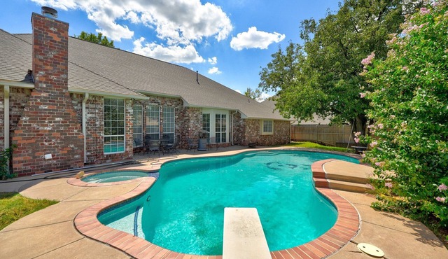 GAILLARDIA COUNTRY CLUB⛳THREE KING BEDS🛏️HEATED POOL🏊HOT TUB♨️POOL TABLE🎱