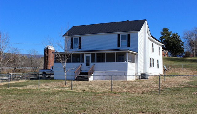 Gala Farmhouse Vacation Rental