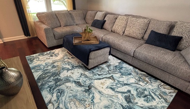 Galactic Oasis Theme Home, Marvelous 5-bedroom house with AC in Aurora, TV’s