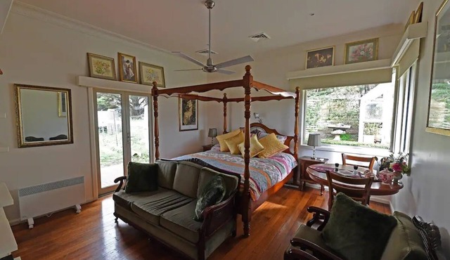 Galahad's Animal Sanctuary & B&B/Tour/Farmstay