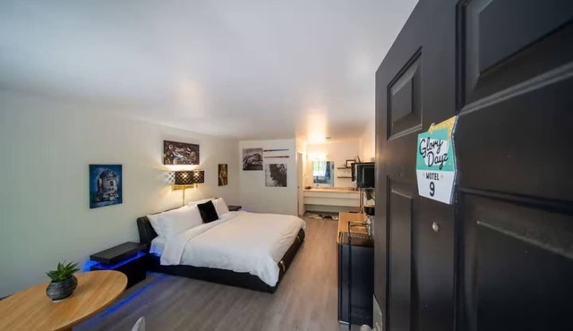 Galaxy Room, #9 at Glory Dayz!