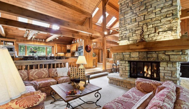 Galena Getaway with Hot Tub, Home Theater and More!