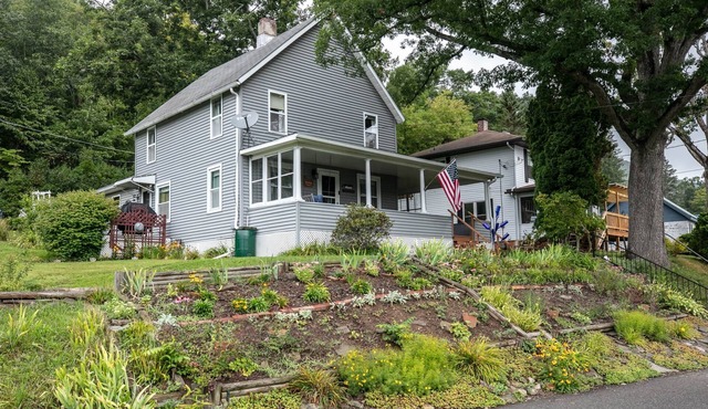 Galeton Overlook-charming home near Cherry Springs