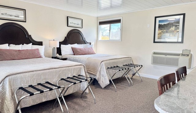 Gallagher`s Travels Room 14 (Two Queen Beds)