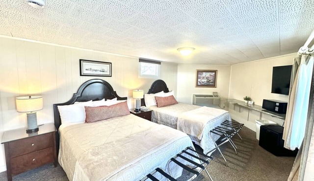 Gallagher`s Travels Room 9 (Two Queen Beds)