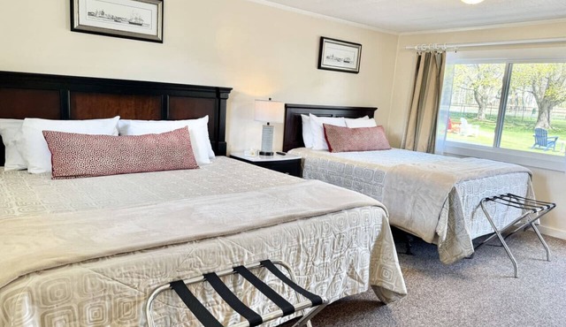 Gallagher`s Travels Room 7 (Double Queen)