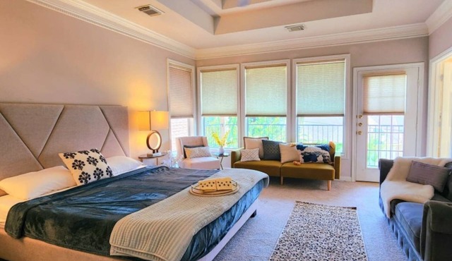 Galleria Home: Swim, Play, Relax, Walk Anywhere!