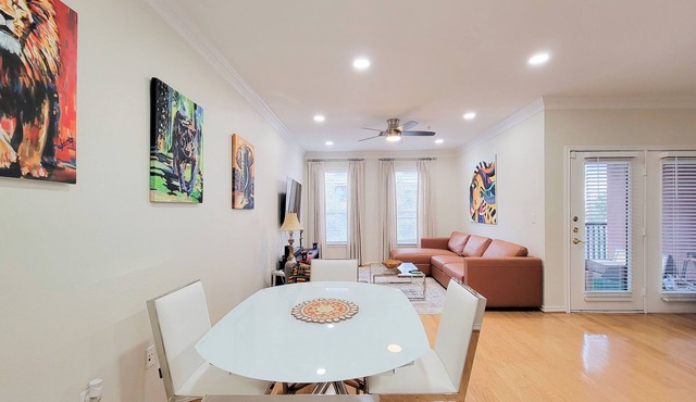 Galleria Luxe Condo - Balcony, EV Charger, Pool, Gym & Workspace