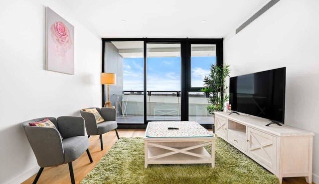Galleria - Sleek & Sunlit Living in Glen Waverley