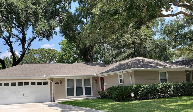 Galleria-Uptown Cottage Home