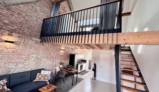 Gallery 36 – modern and new – a warm welcome – corporate clients welcome too
