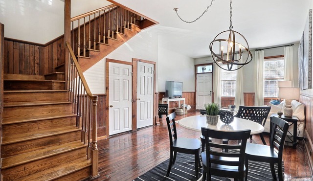 Gallery Stays - Amiri Pop